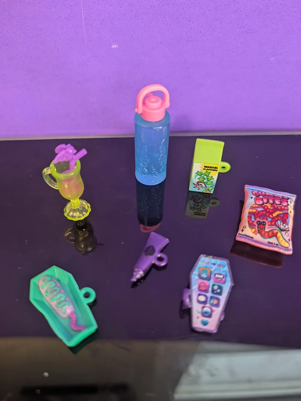 Monster High G3 Lagoona Blue Accessories Lot Food Snacks Coffin Phone iCoffin